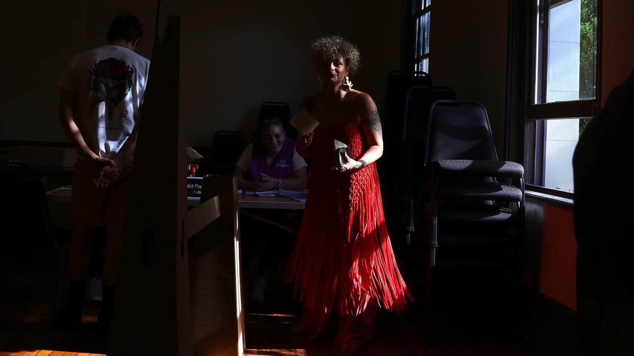 Locals cast voice ballots at Bondi beach