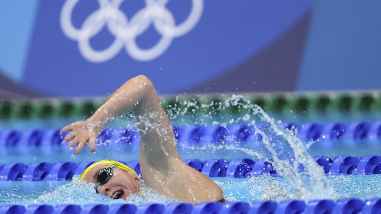Ariarne Titmus swimming at Tokyo 2020 Olympics.