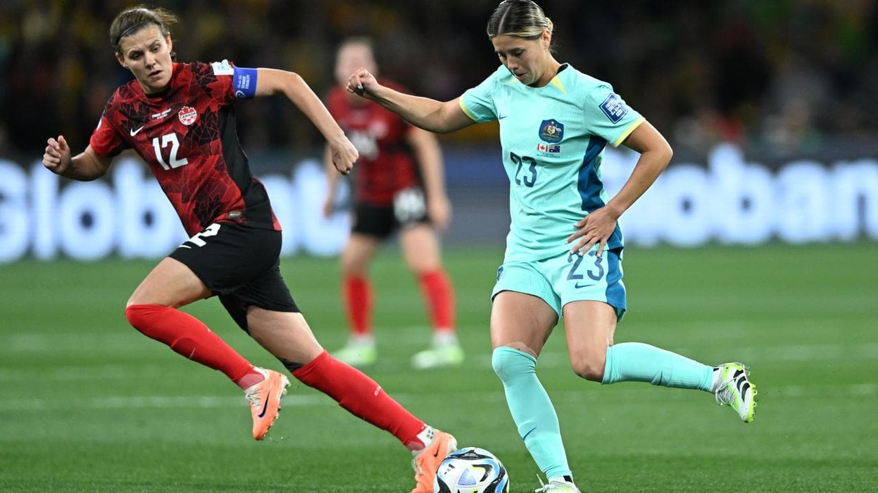 Christine Sinclair of Canada (l)  and Kyra Cooney-Cross of Australia