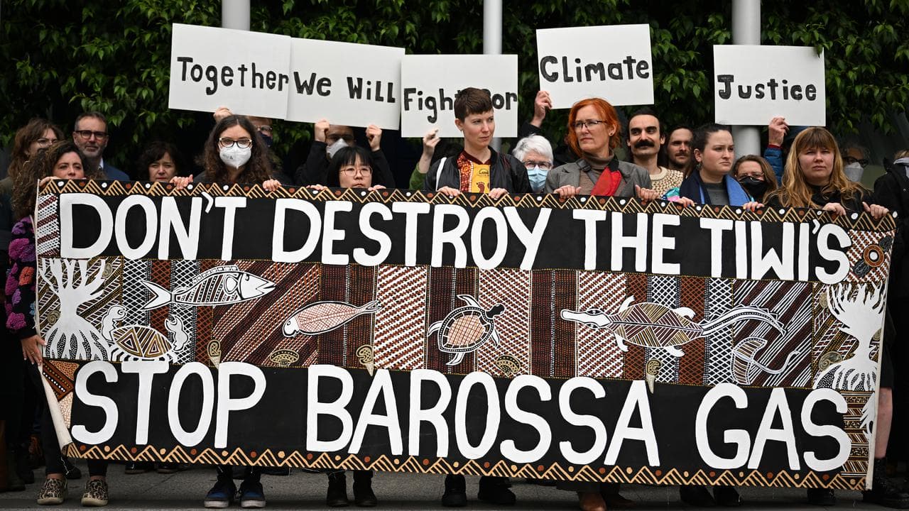 Protesters outside Melbourne's Federal Court (file image)