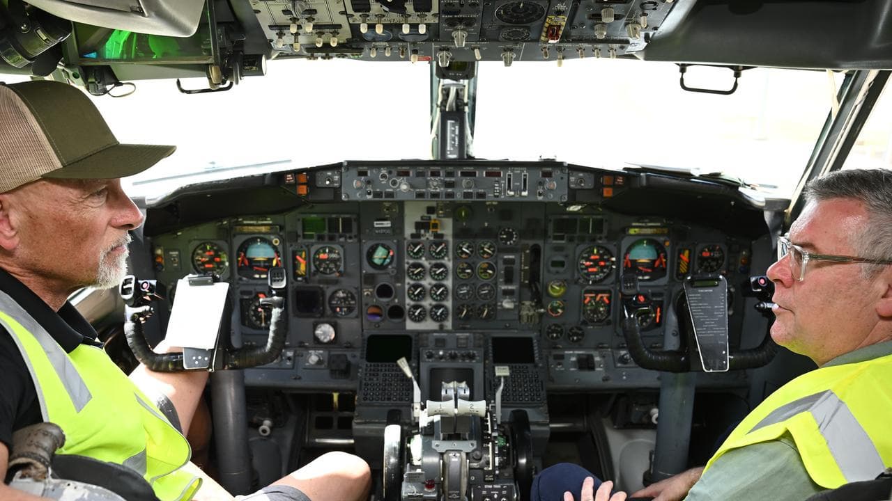 Emergency Minister Murray Watt (R) & Coulson Aviation's John Gallahert