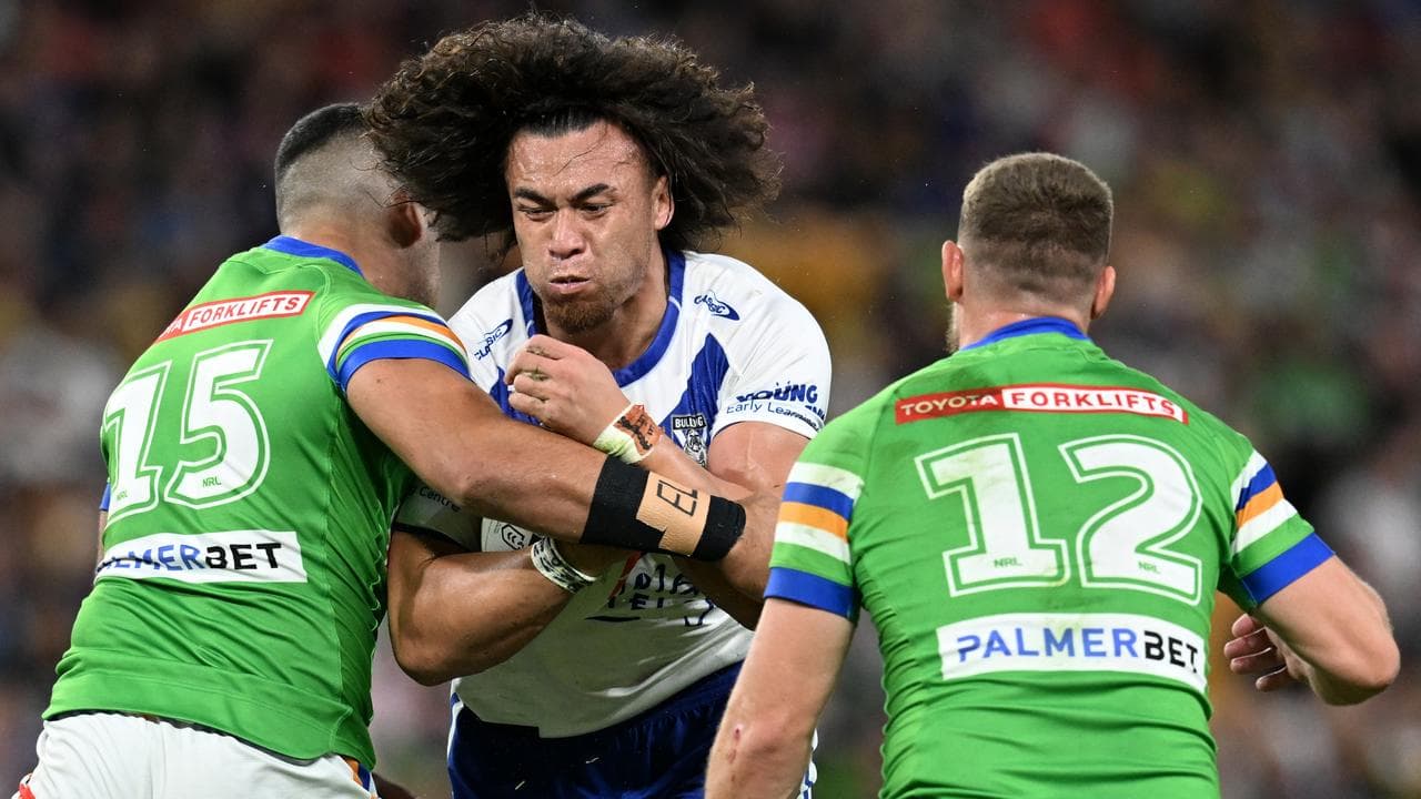 Raymond Faitala-Mariner (centre)