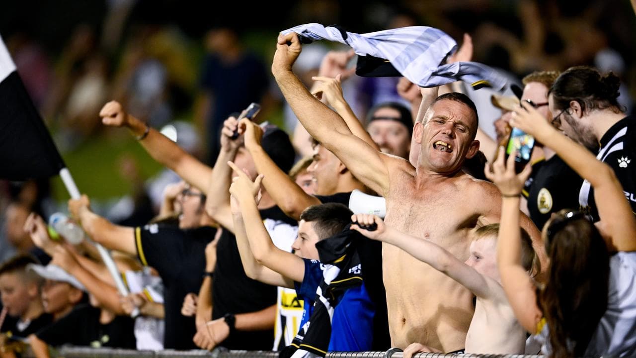 Macarthur Bulls fans 