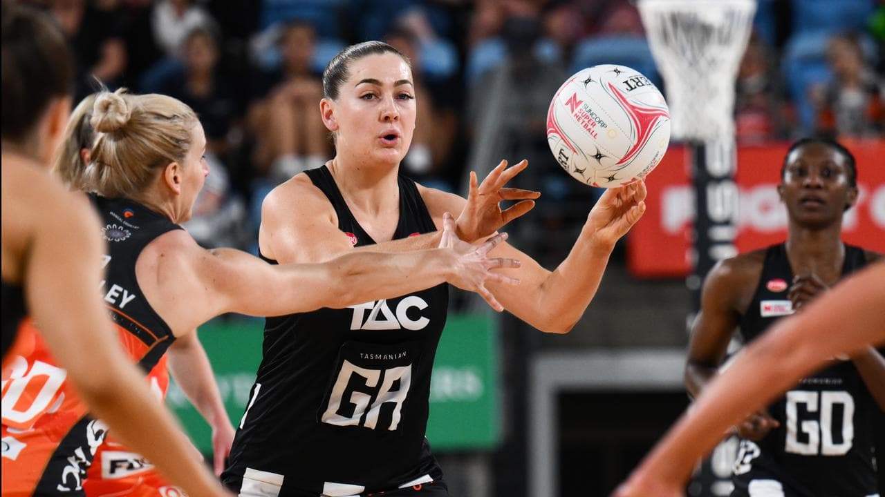 Sophie Garbin in action with the Collingwood Magpies.