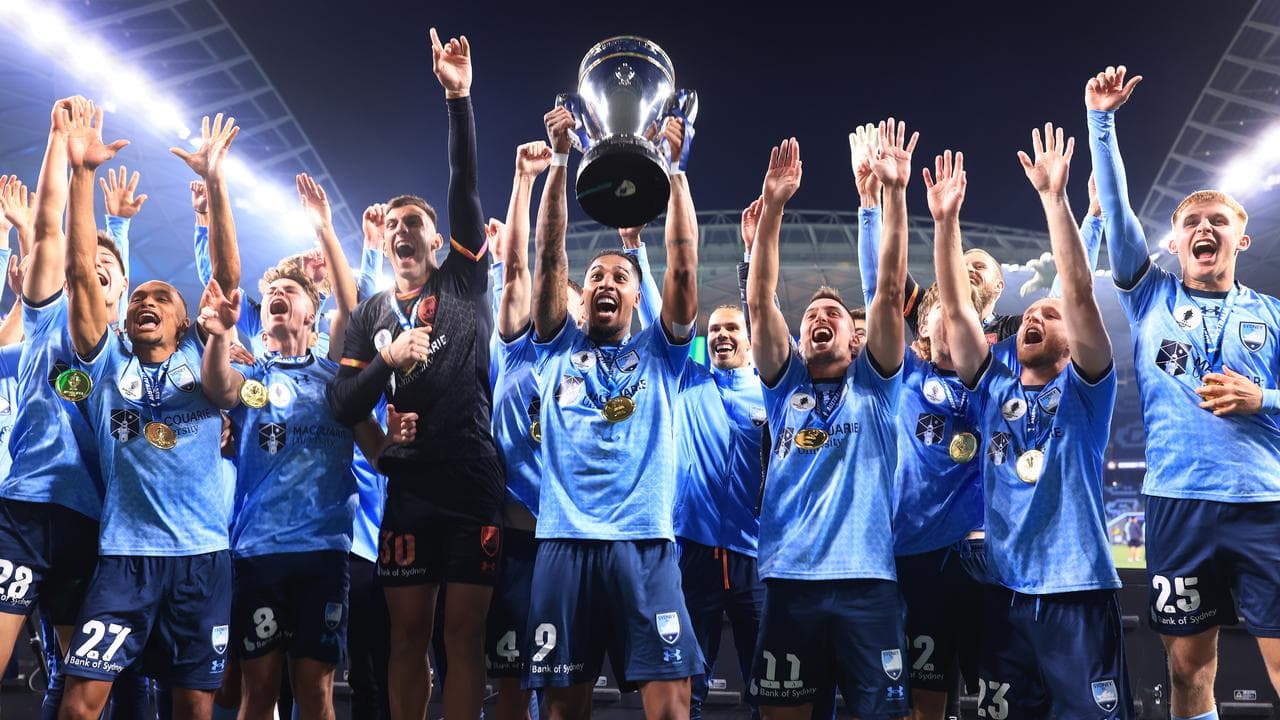 Fabio Gomes (centre)