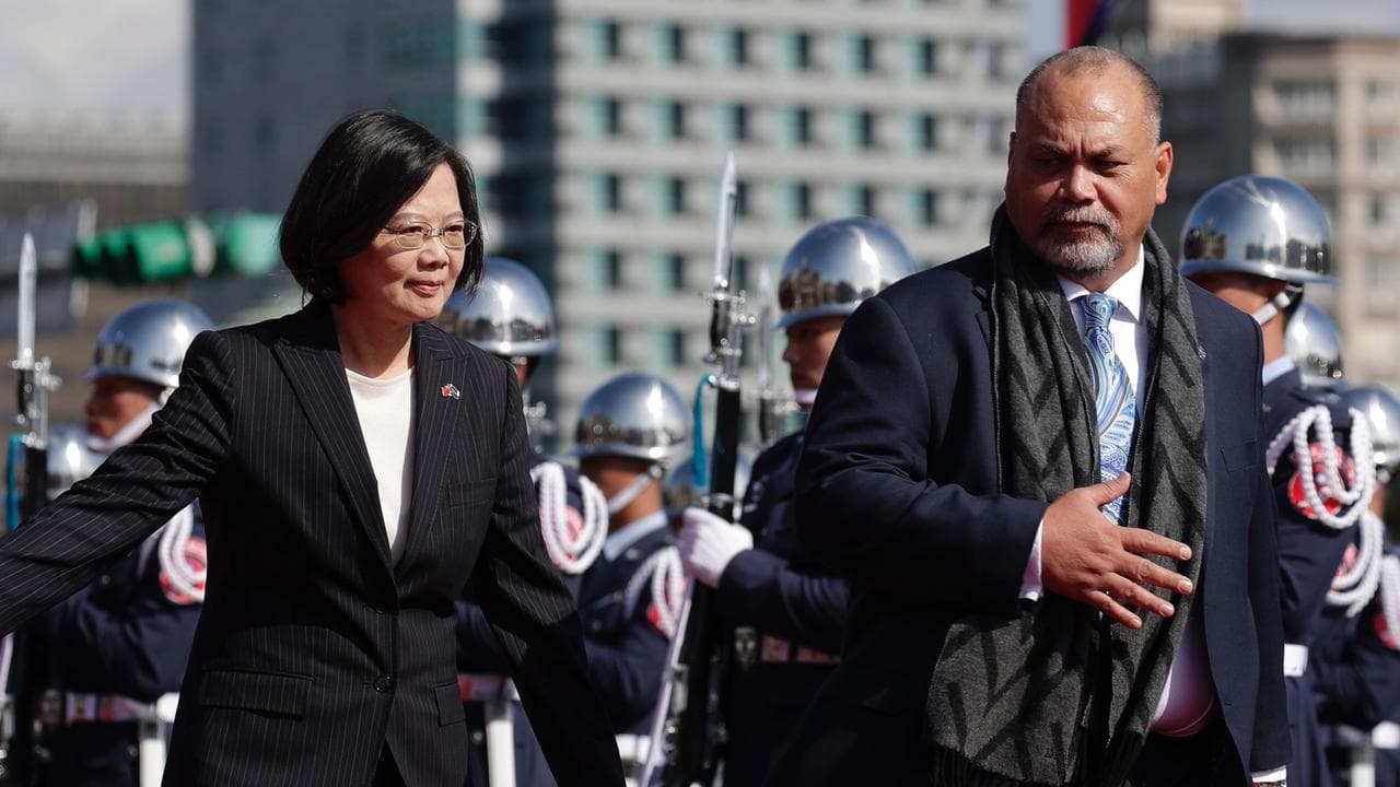 Taiwan President Tsai Ing-Wen and Nauru's Lionel Aingimea in 2019