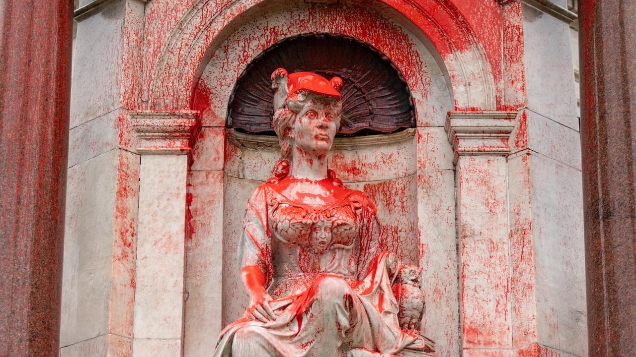 Queen Victoria memorial painted red