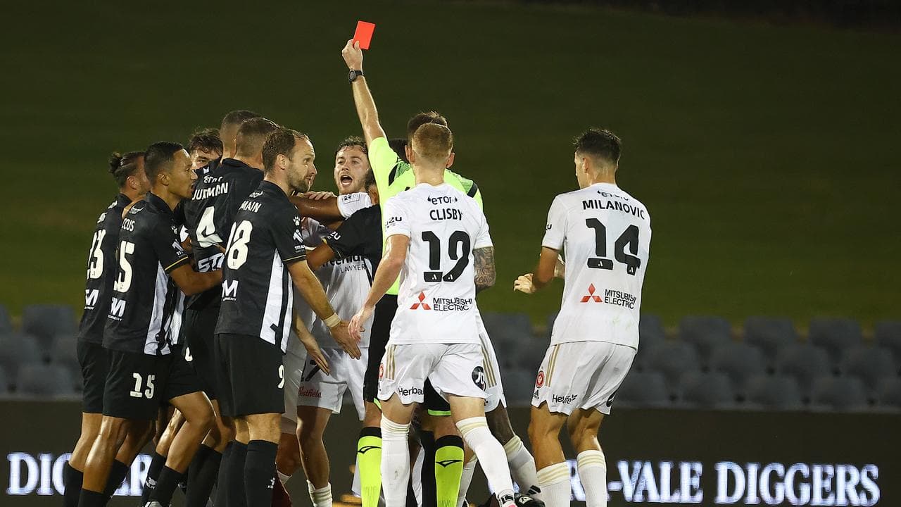 Tom Bdeadling red card