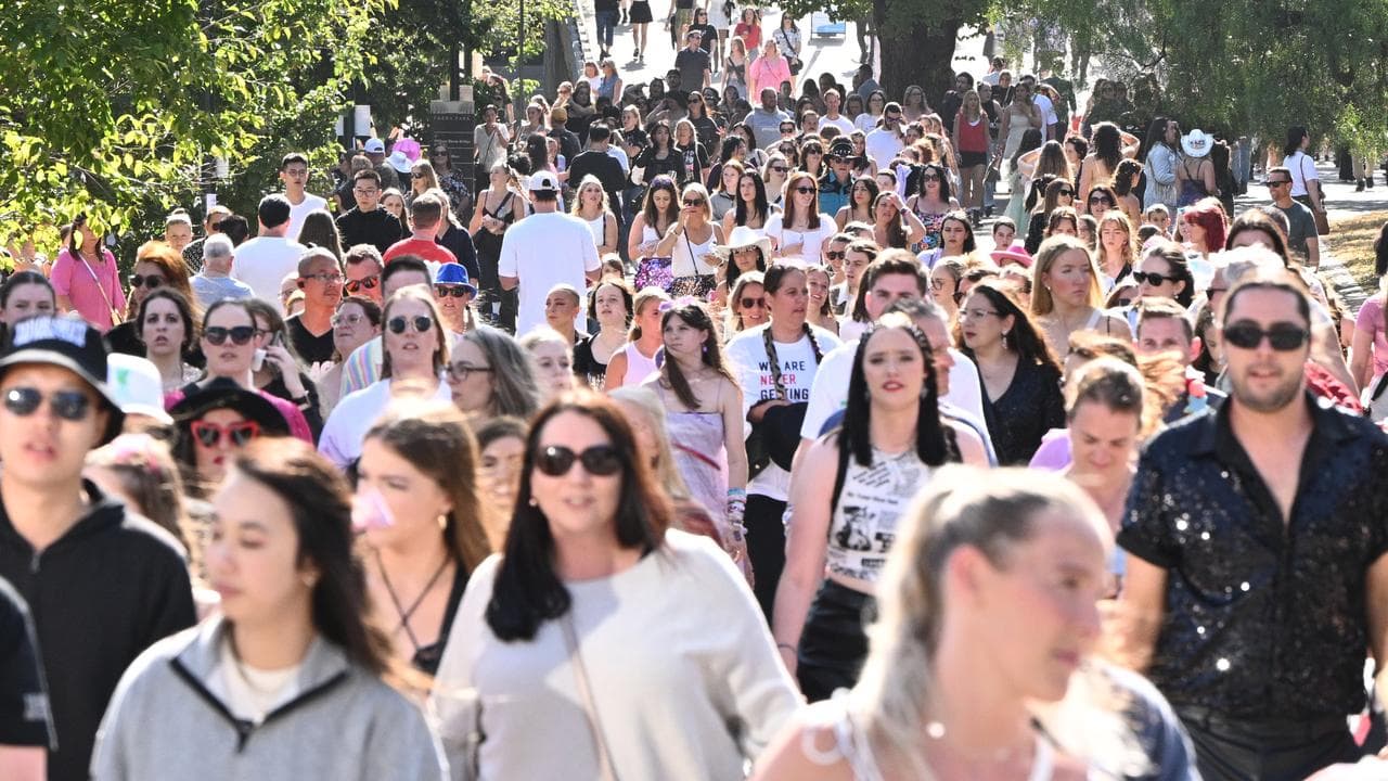 Taylor Swift crowd