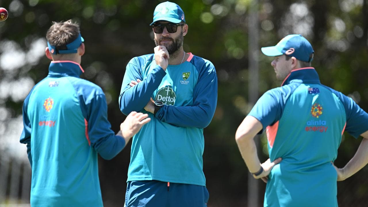 Marnus Labuschagne, Daniel Vettori and Steve Smith.