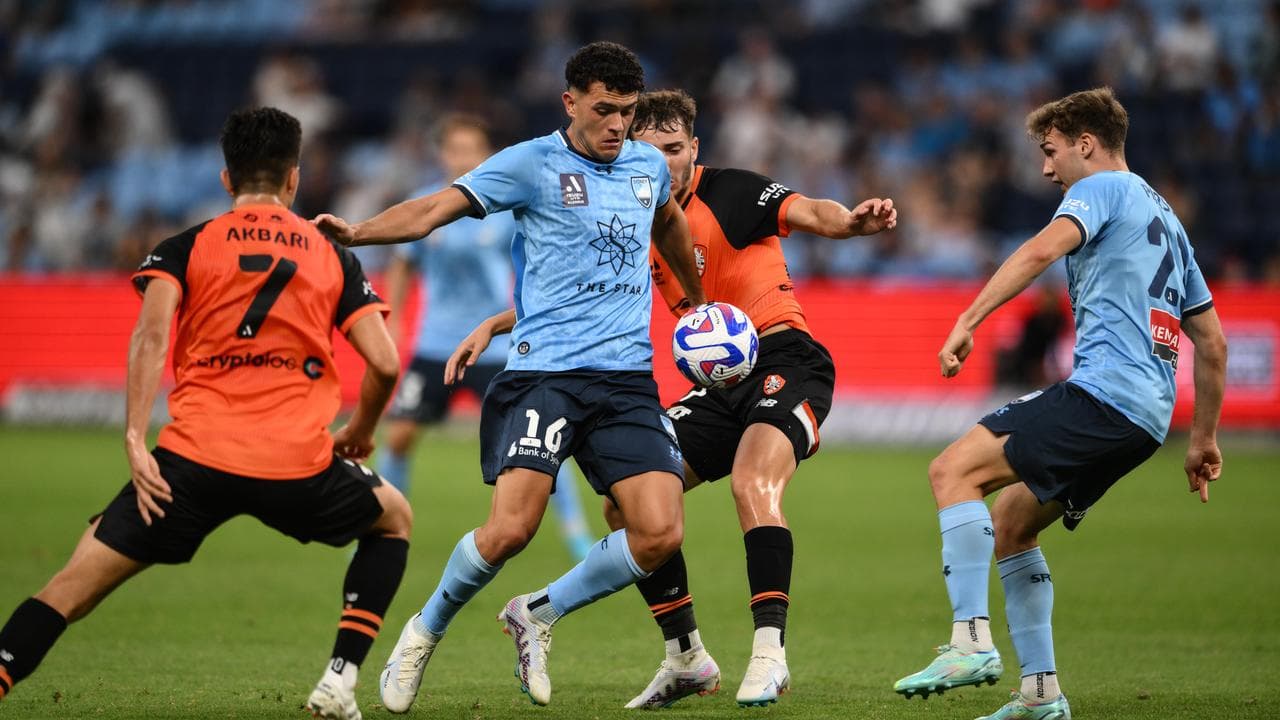 Patrick Yazbek (centre)