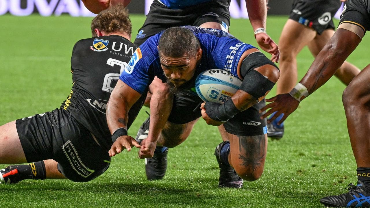 Ofa Tu’ungafasi scores the Blues' first try.