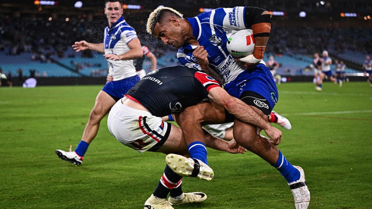 James Tedesco tackles the Bulldogs' Viliame Kikau.