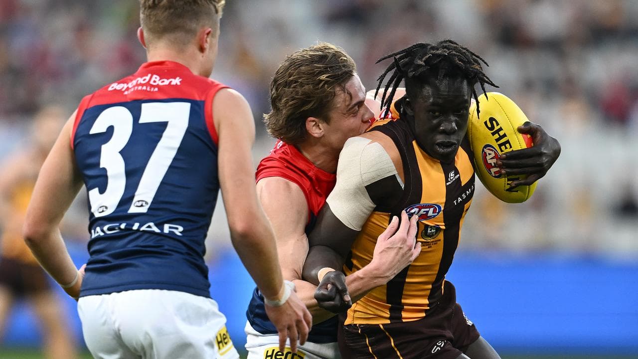 Changkuoth Jiath (right) of Hawthorn. 