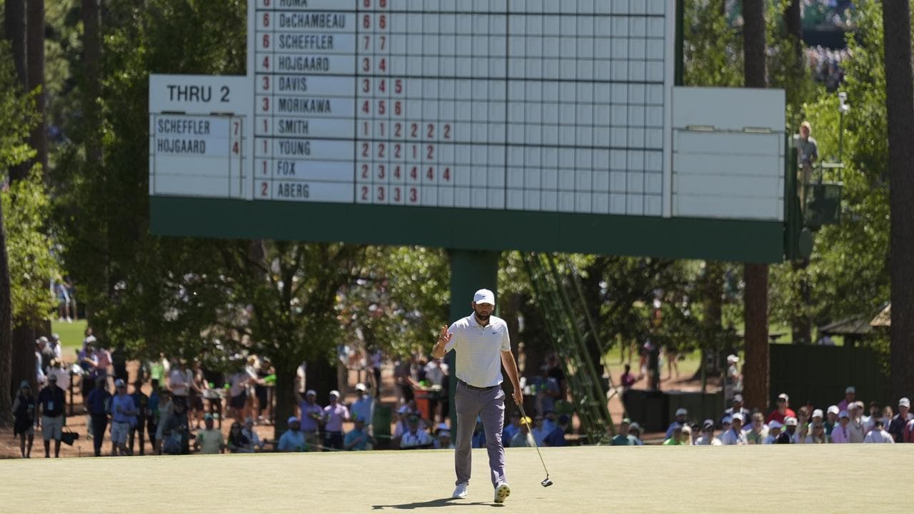 Scottie Scheffler waves to the crowd. 