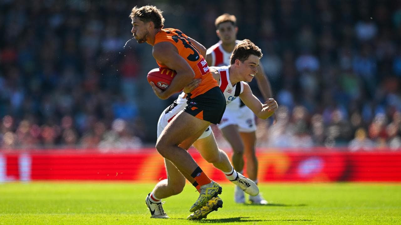 The Giants' Harry Perryman (left)