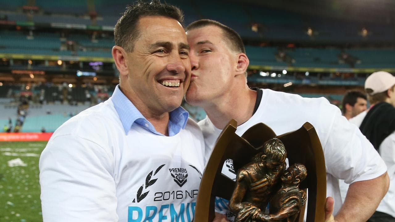 Paul Gallen kisses coach Shane Flanagan
