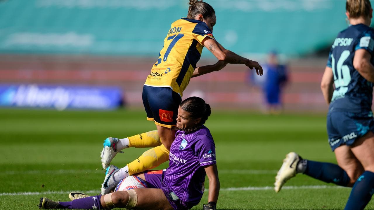 Jada Whyman saves from Kyah Simon.