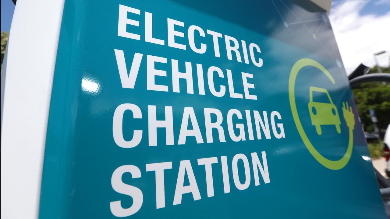 Electric vehicle charging station