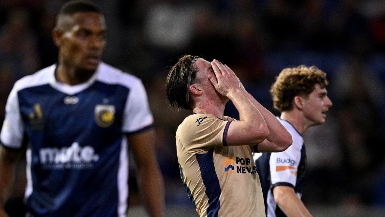 Ryan Scott with his head in his hands after missing a shot.