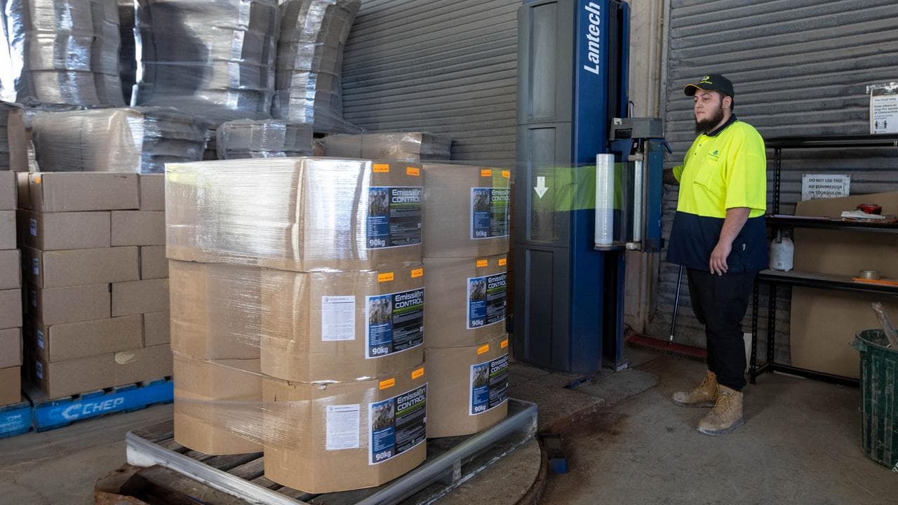 Emission reducing lick blocks