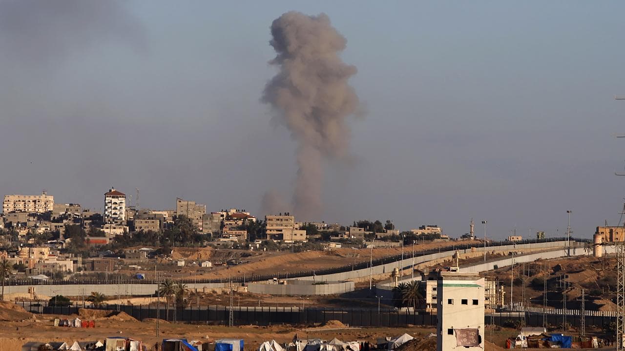Smokes rises in Rafah 