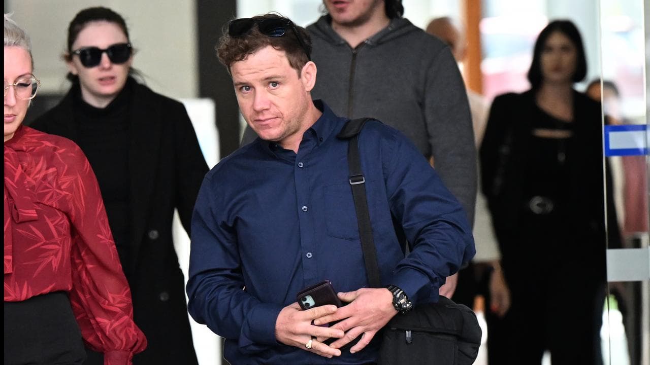 Zaynn Stevannes Bekker (centre)