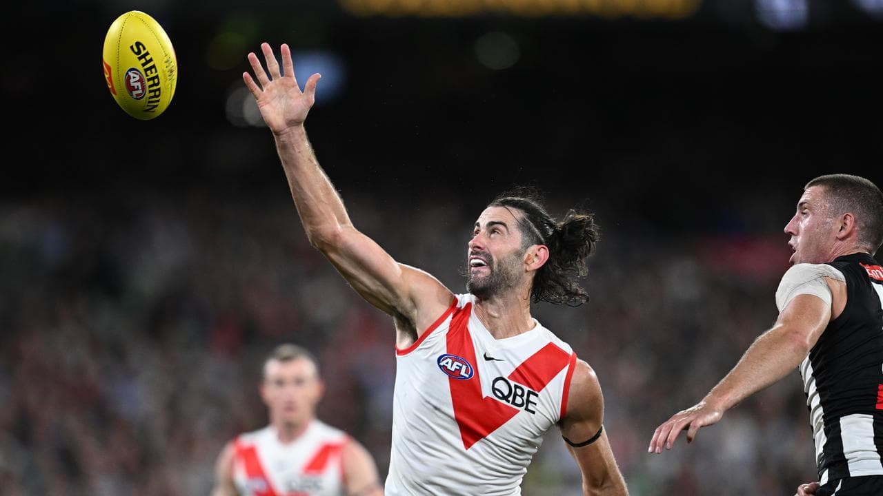Brodie Grundy (left).