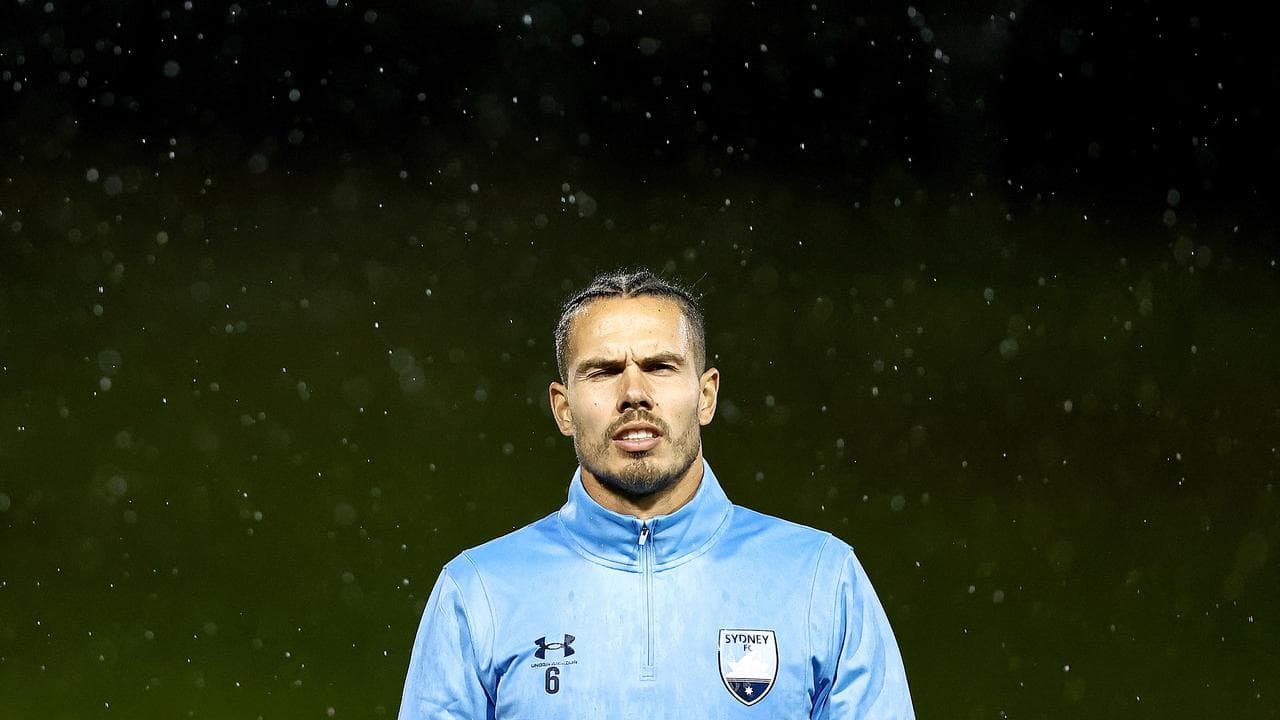 Rodwell in the rain with Sydney FC.