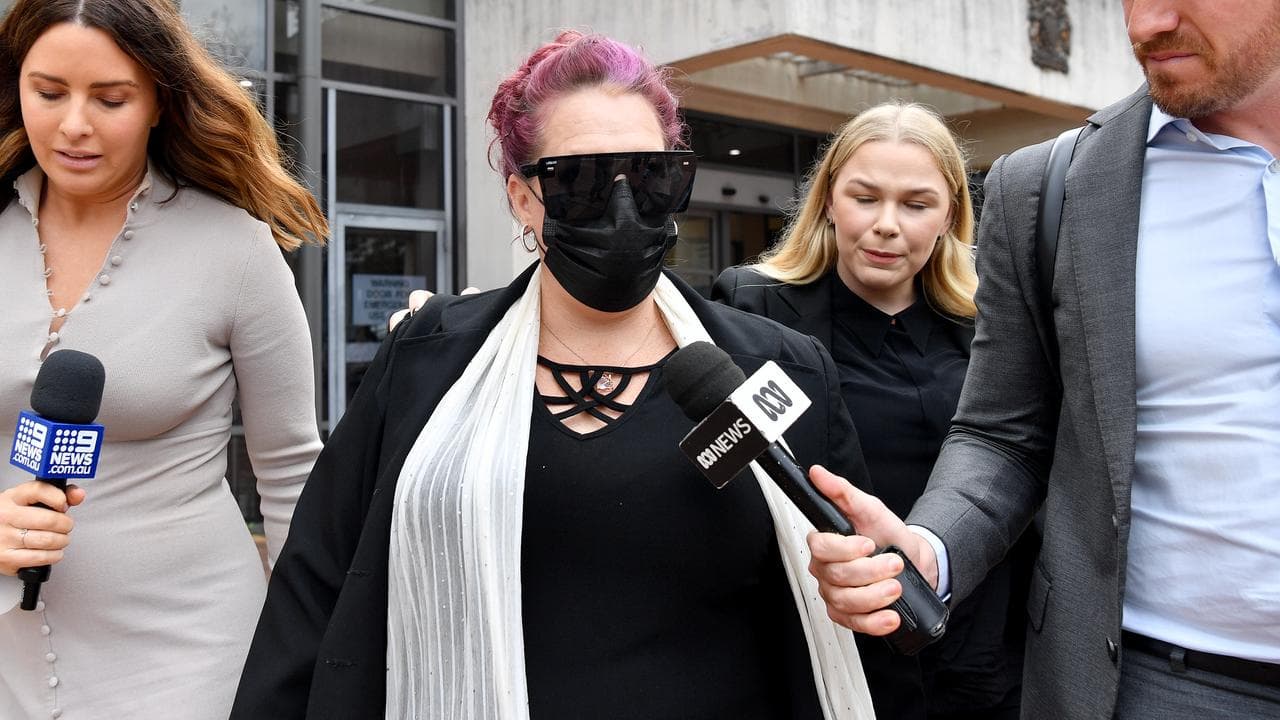 Kallista Sue Mutten (centre, file image)