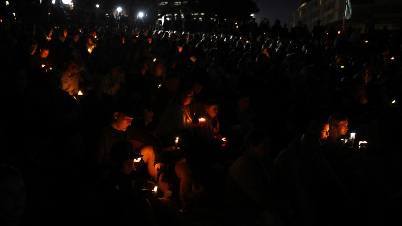 A candlelight vigil to honour the victims at Bondi Beach