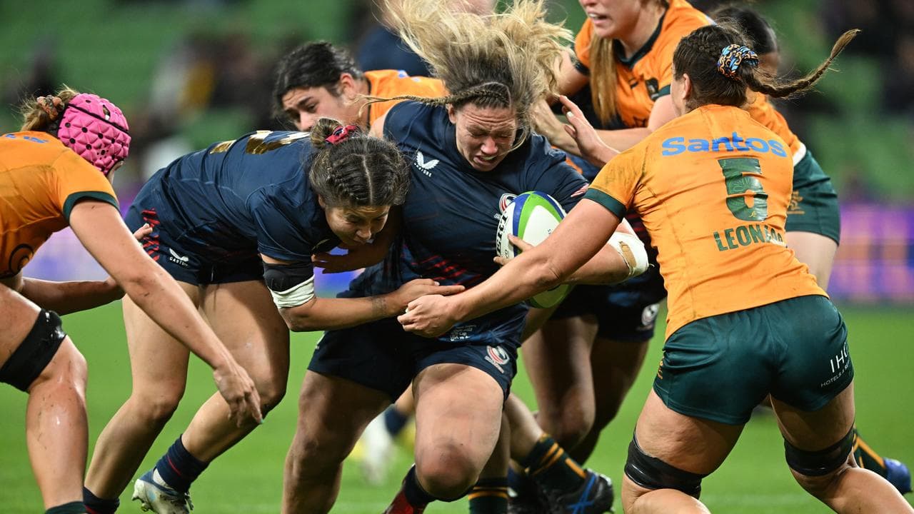 American prop Hope Rogers (centre).