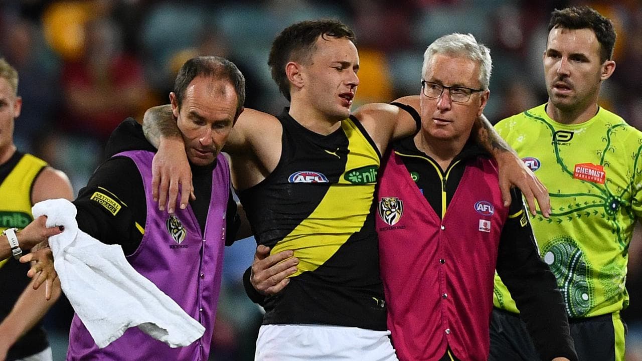 Richmond's Rhyan Mansell (centre).