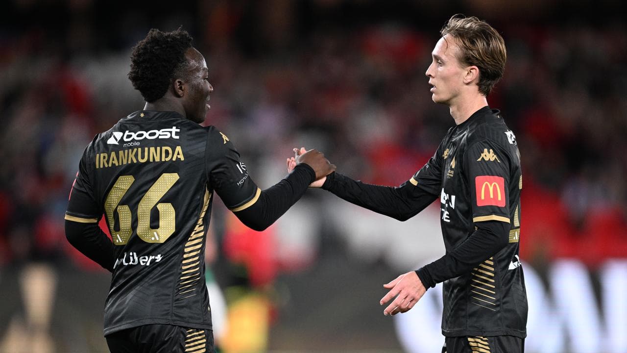 Nestory Irankunda and Jake Hollman.