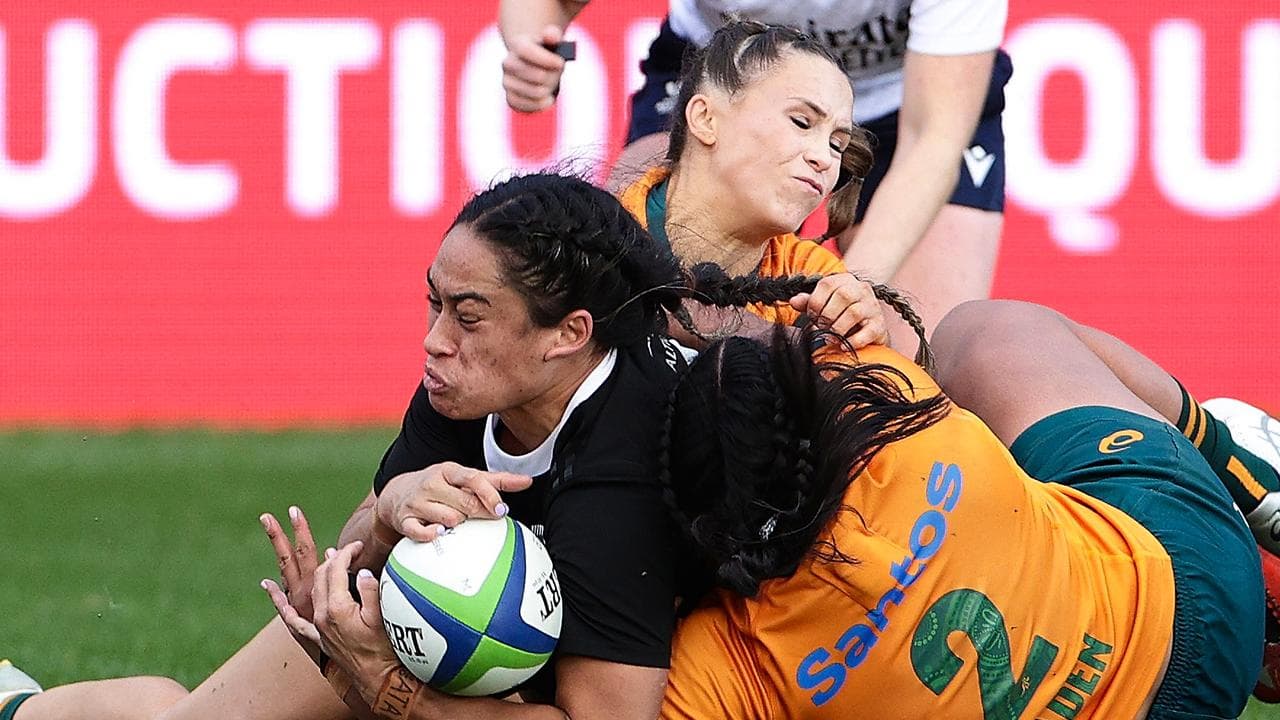 Kennedy Simon scores a try for New Zealand against Australia.