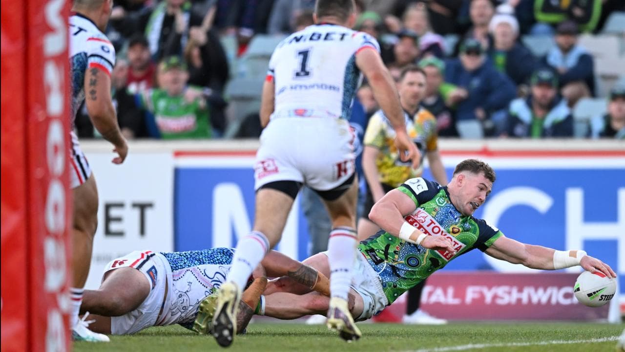 Hudson Young scores a try. 