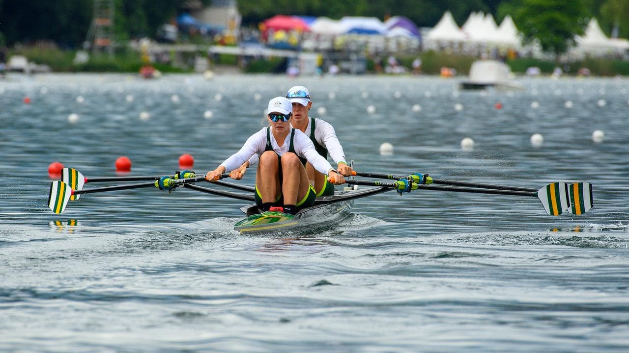 Amanda Bateman and Harriet Hudson on their way to silver in Lucerne.