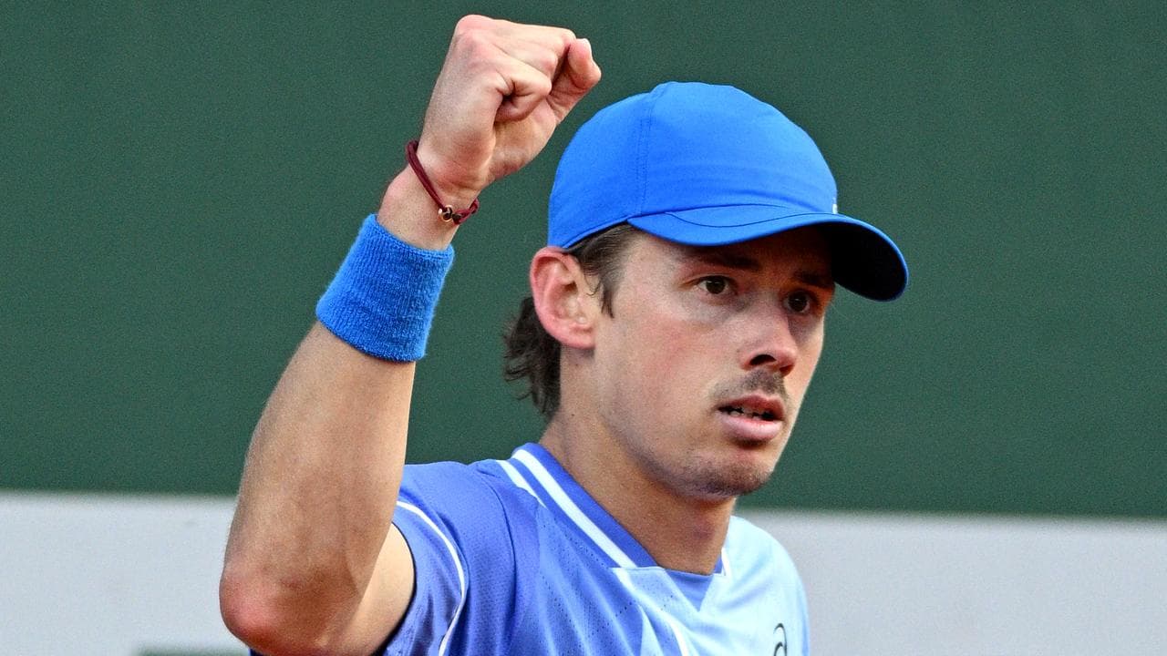 De Minaur beats Munar