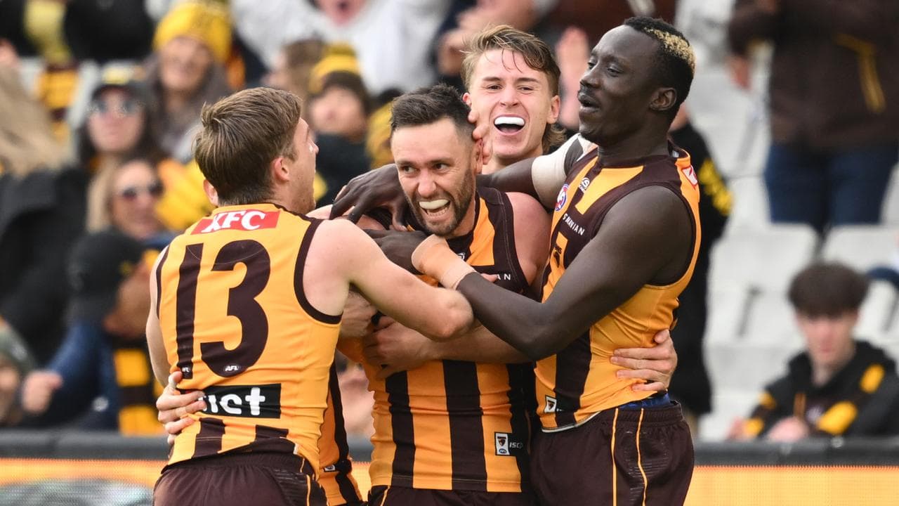 Jack Gunston (centre).