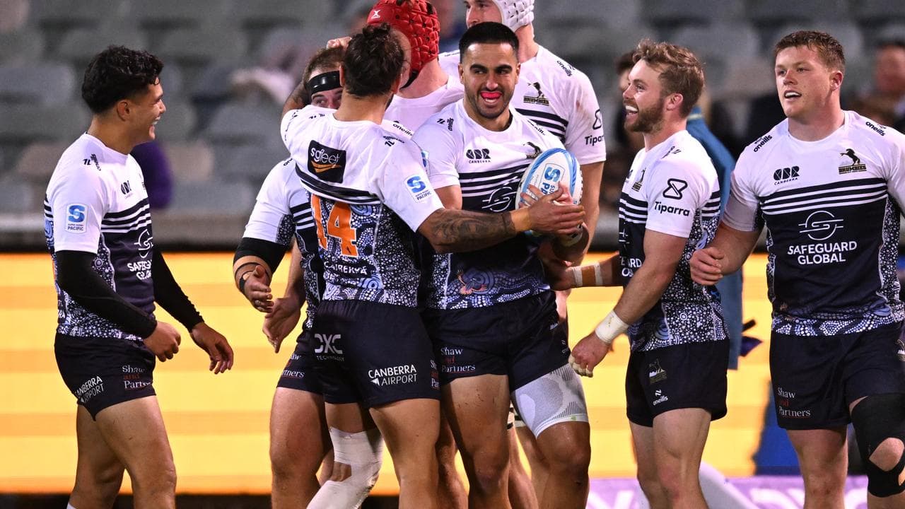 Brumbies fullback Tom Wright (centre).