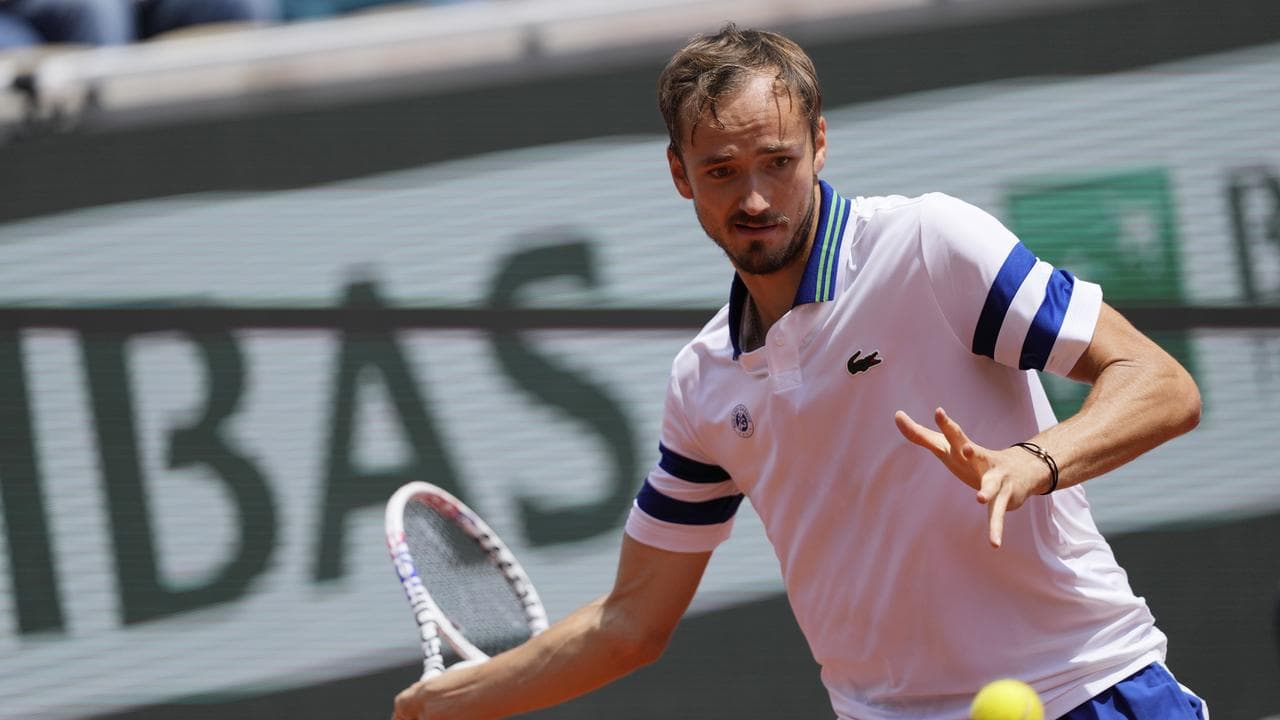 De Minaur beats Medvedev