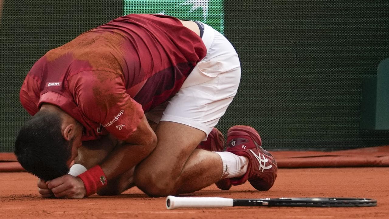 Djokovic on his knees