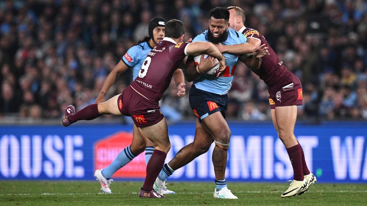 Payne Haas (centre).