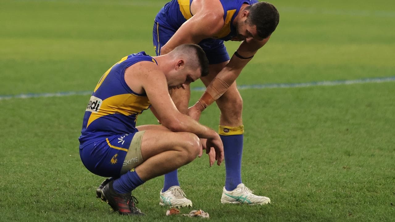 Elliot Yeo (left).