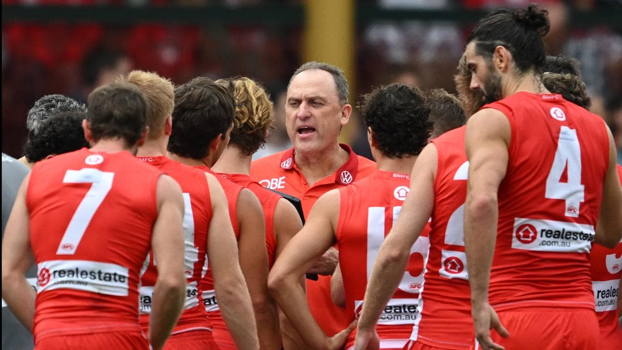 John Longmire (centre) addresses the Swans. 