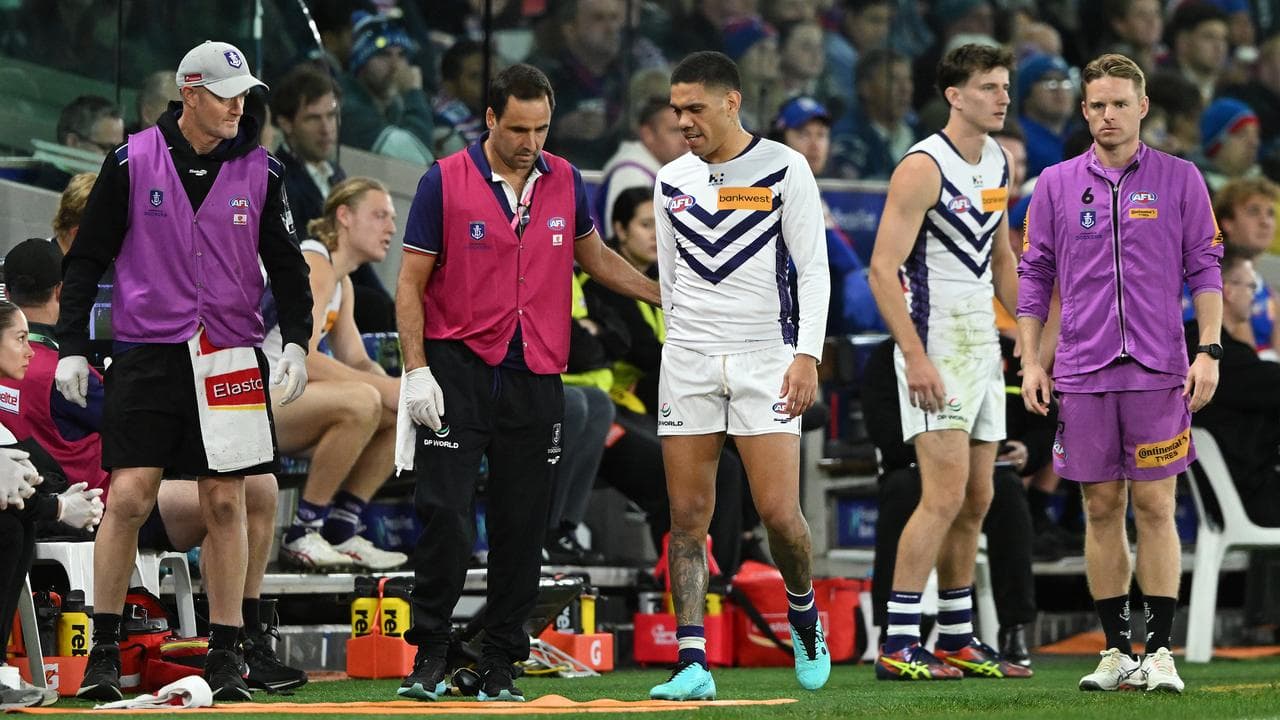 Fremantle veteran Michael Walters (centre).