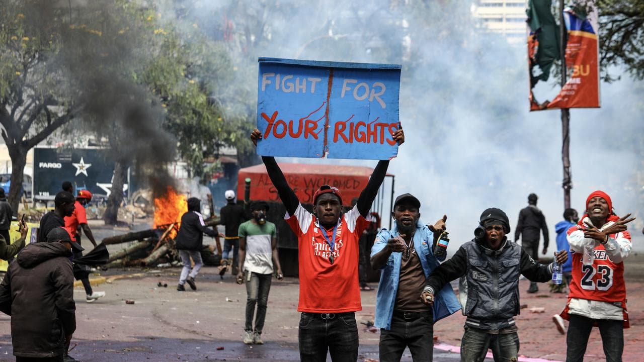 Police fire teargas at Kenyan protesters