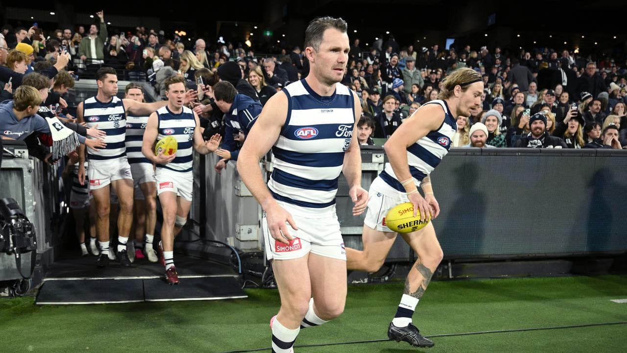 Geelong's Patrick Dangerfield (centre).