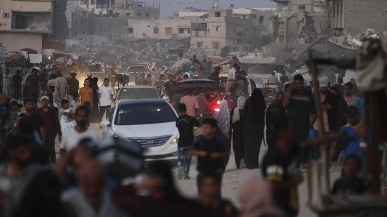 Palestinians leave Khan Younis 