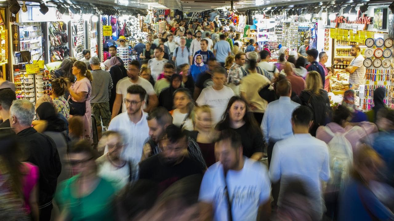 A photo of shoppers in an Instanbul market.